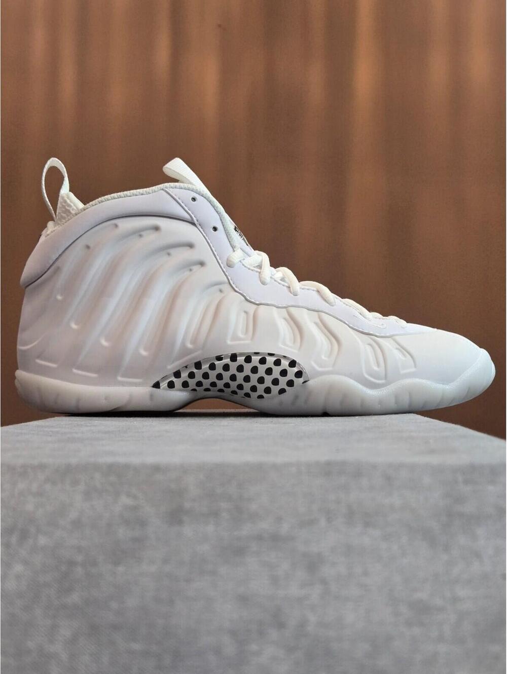 Nike Foamposite One - White Black (HQ1959-100) Size 7Y Women's 8.5